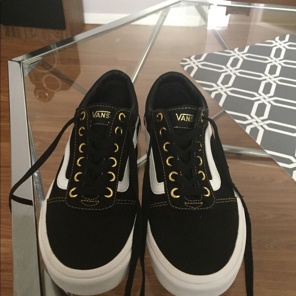 Vans of the wall size 8